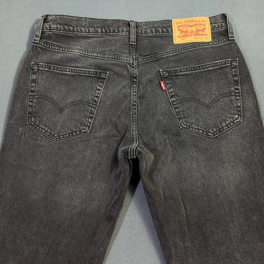 Levi's Jeans Men's 32x30 Fits 32x29 Black 541 Athletic Taper Fit Denim